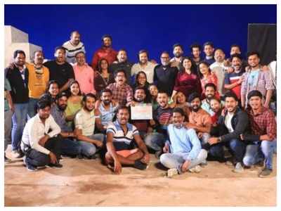 It's a wrap for Prasad Oak's 'Chandramukhi'; shares a group photo with the team