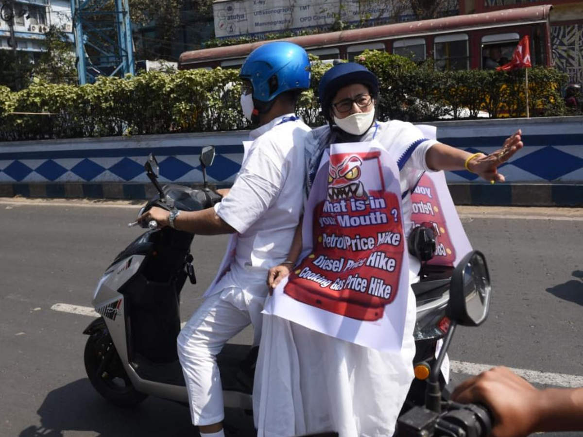 Mamata Banerjee Rides Electric Scooter To Protest Against Rising Fuel Prices India News Times Of India