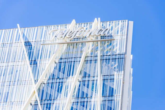 Telefonica cuts dividend as pandemic crimps 2020 earnings Telefonica cuts dividend as pandemic crimps 2020 earnings