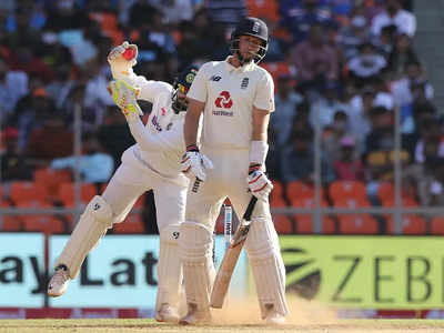 England looked like startled rabbits in second innings: Nasser Hussain