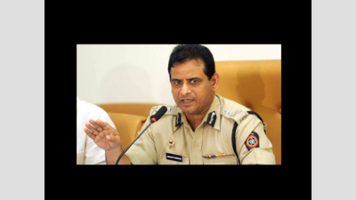 Maharashtra: DGP Nagrale visits Gadchiroli, meets police jawans