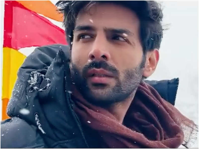 Kartik Aaryan is having all the fun in snow vibing and creating his ‘Game Of Thrones’ moment