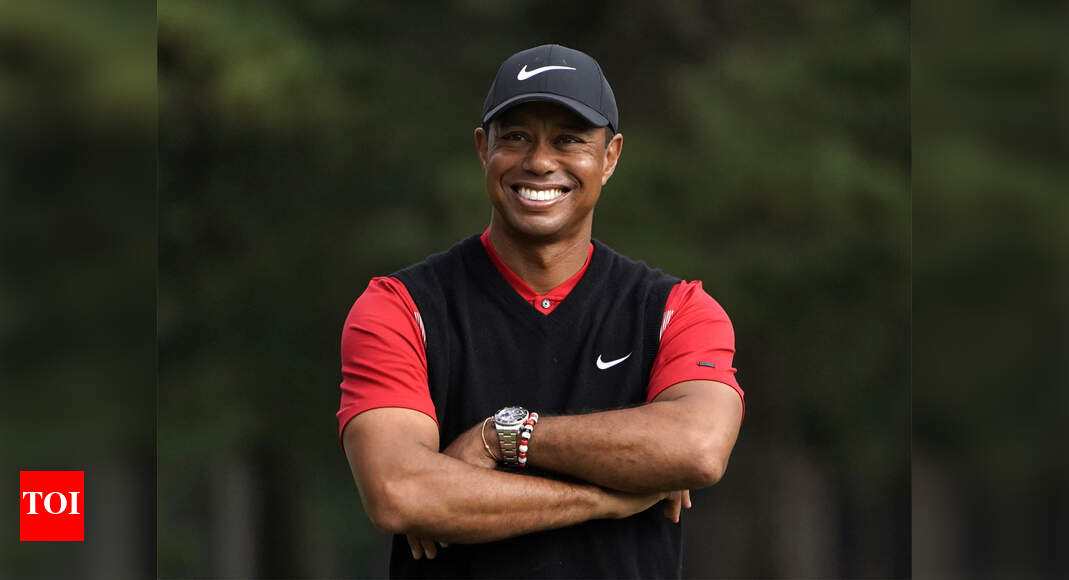 tiger woods red hat