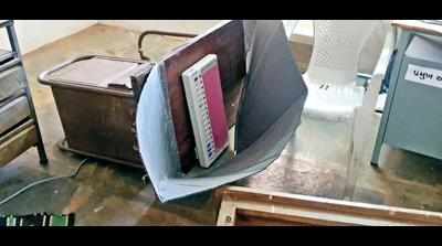 Attempts of booth capturing in Dahod, voters nab one