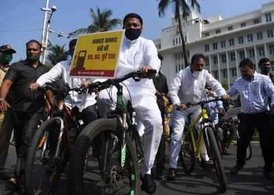 Maharashtra Congress rallies against fuel price hikes with cycles