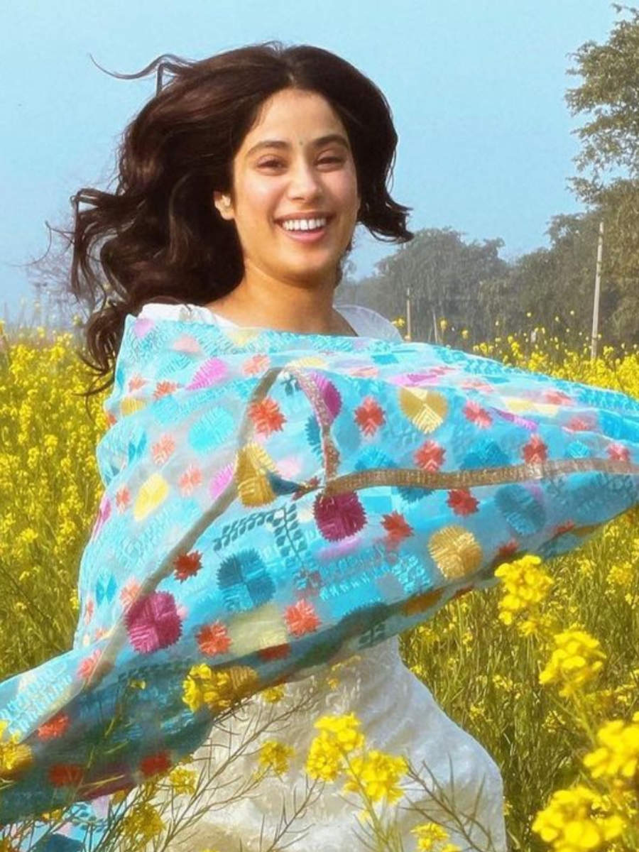 Simple kurta looks of Janhvi Kapoor