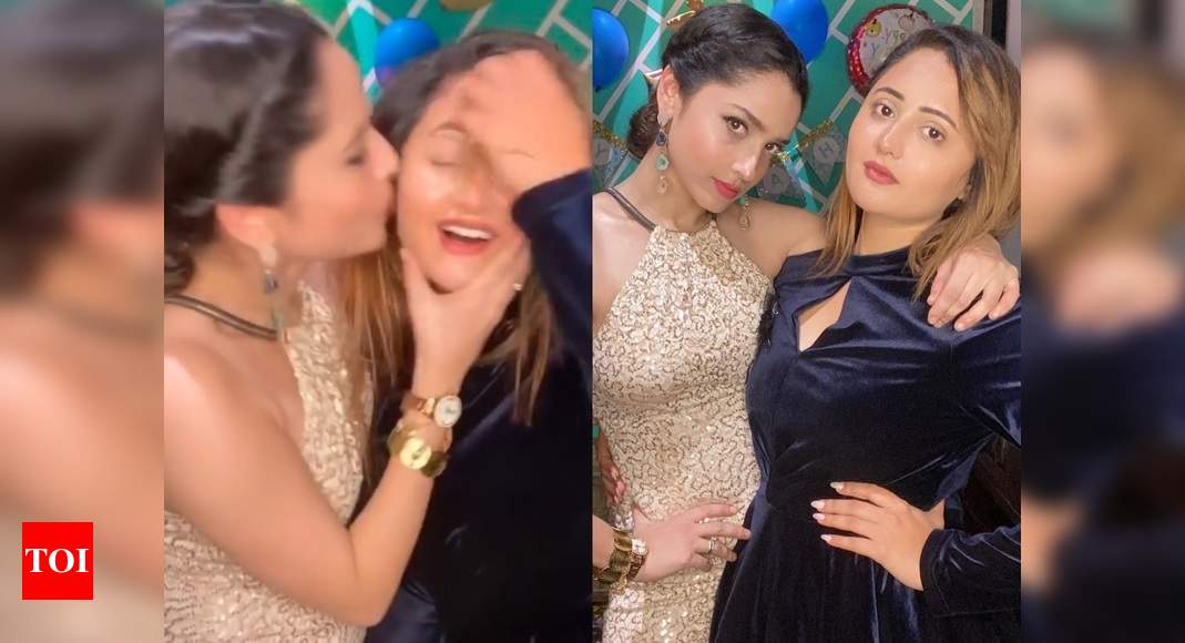 Ankita Lokhande Hosts A Fun Bash For Friends At Her Home Kisses Rashami Desai And Says I Love 6309