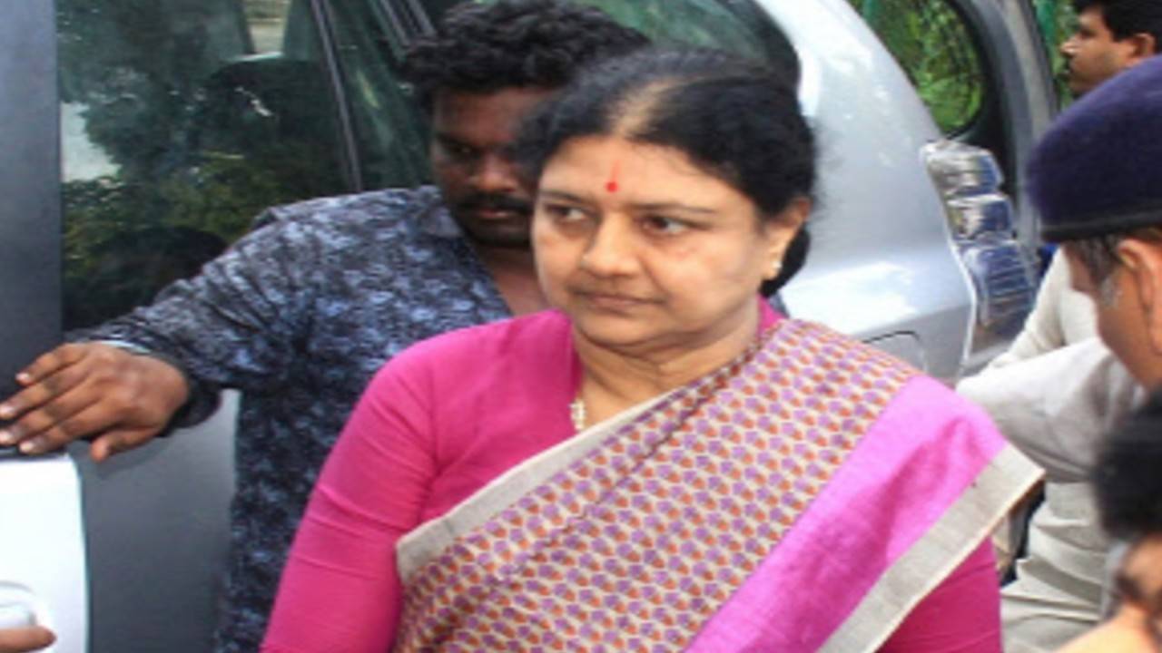 VK Sasikala Latest News: VK Sasikala quits politics ahead of Tamil Nadu  assembly elections | India News - Times of India