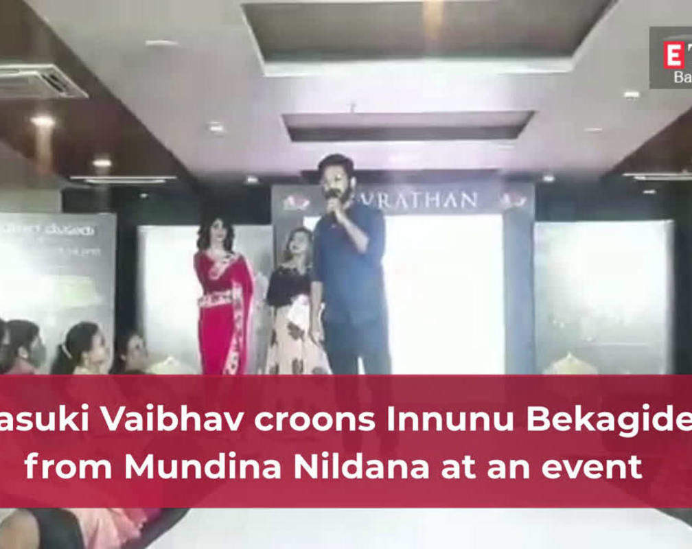 
Vasuki Vaibhav mesmerized the crowd by singing Innunu Bekagide at an event in Mysuru
