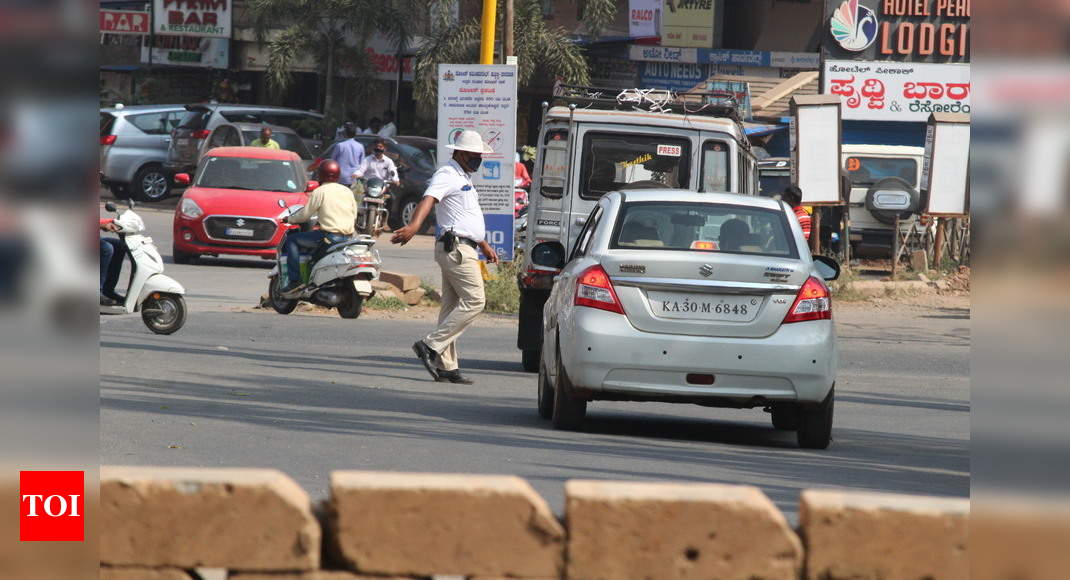 Hubballi traffic cops accused of harassment