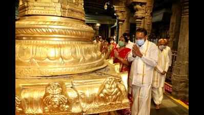 Vice President of India worships at Tirumala temple