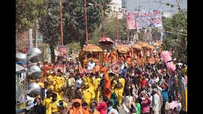 With chopper showering flowers, Anand & Avahan akhadas take out Kumbh processions in Haridwar