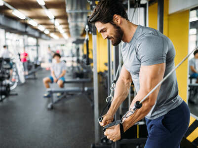 10 exercises to broaden and strengthen your shoulders