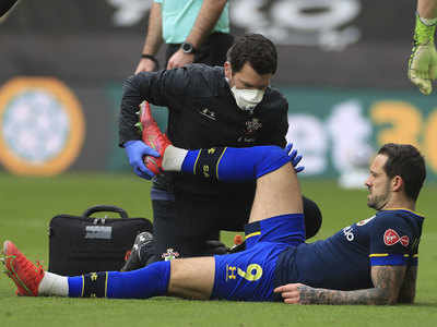 Southampton's Danny Ings faces weeks out with muscle injury