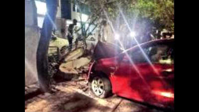 Pune: Drunk driver veers car onto footpath, kills financial firm vice-president walking with wife, son