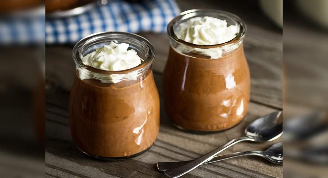 Oreo Chocolate Mousse Recipe: How to make Oreo Chocolate Mousse Recipe at Home | Homemade Oreo Choco