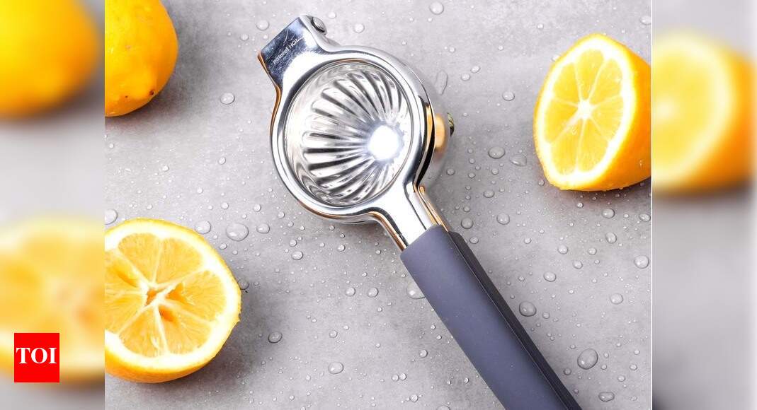 Lemon squeezers Prepare lemonades, cocktails and more with ease Most