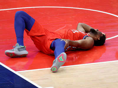 NBA roundup: Joel Embiid injures knee in Philadelphia 76ers win