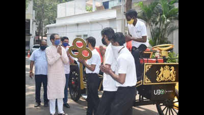 Maharashtra CM Uddhav Thackeray launches electric Victoria carriages in Mumbai