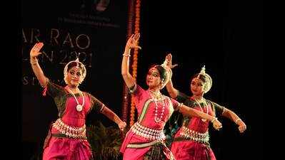 Santoor recital and Odissi performance leaves city audiences in awe