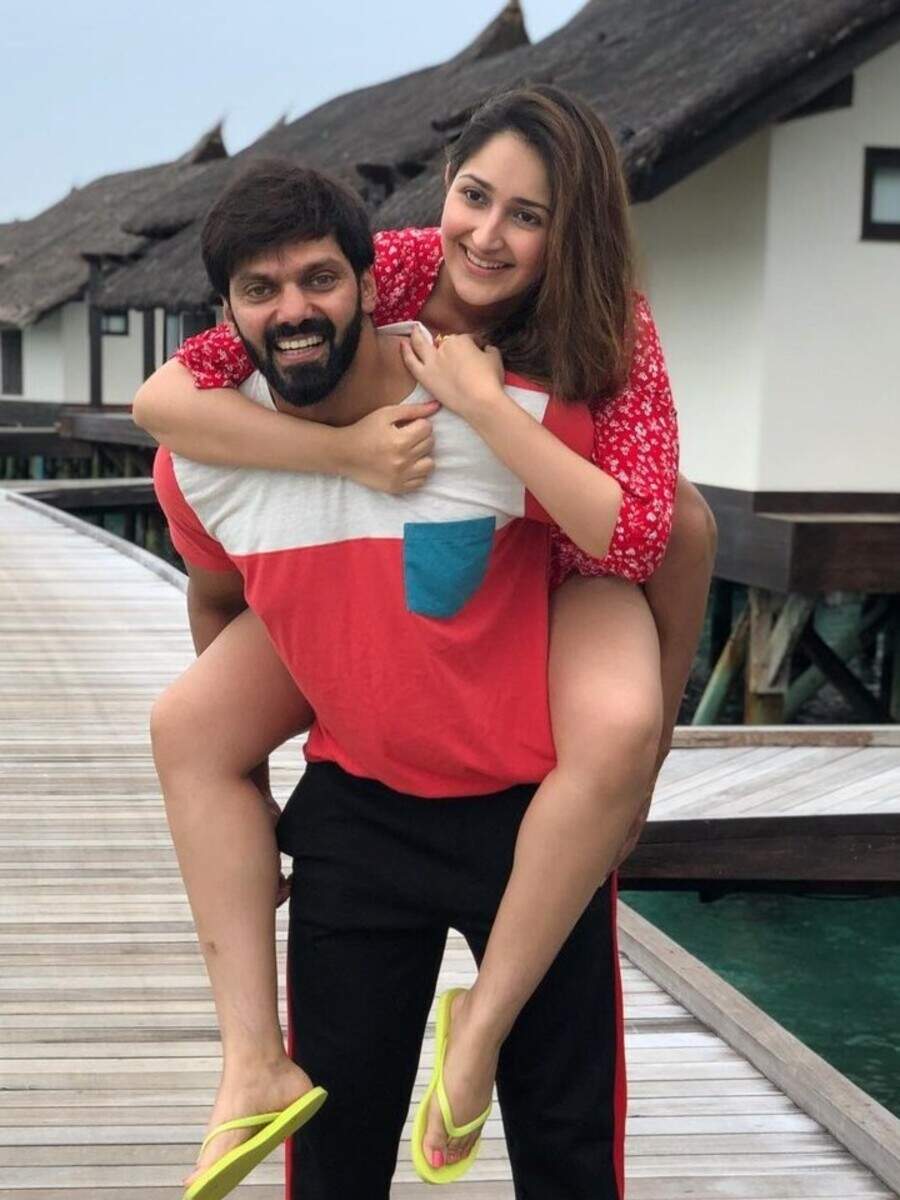 Delightful pictures of celebrity couple Arya and Sayyeshaa | Times of India