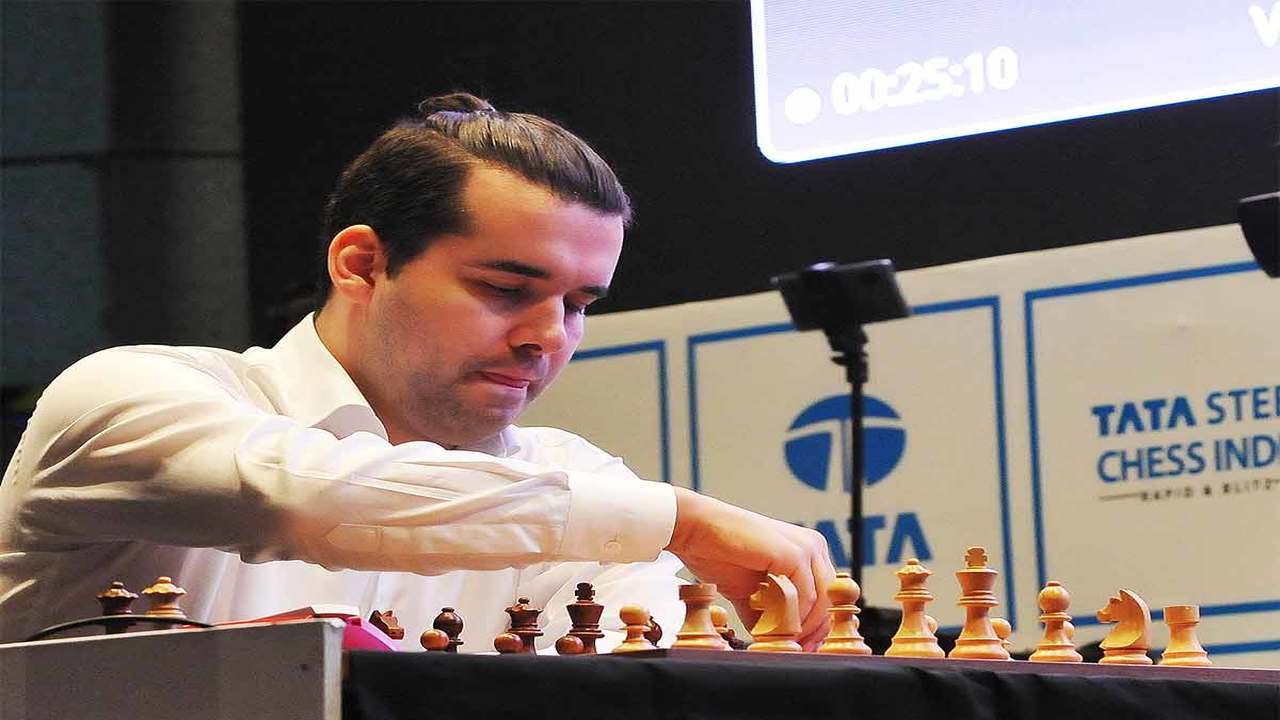 Russia's Nepomniachtchi sets up chess world title battle with Carlsen