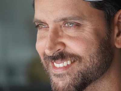 Hrithik Roshan gives acting tips as he asks his fans if his expression is fake or real