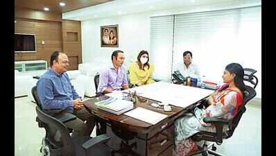 Azharuddin's son, daughter-in-law meet YS Sharmila | Hyderabad ...