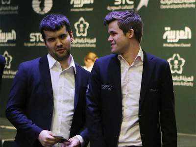 Rare Nepomniachtchi error allows Carlsen to escape with another