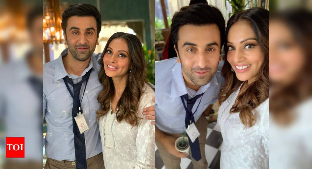 Bipasha Basu Reunites With Bachna Ae Haseeno Co Star Ranbir Kapoor