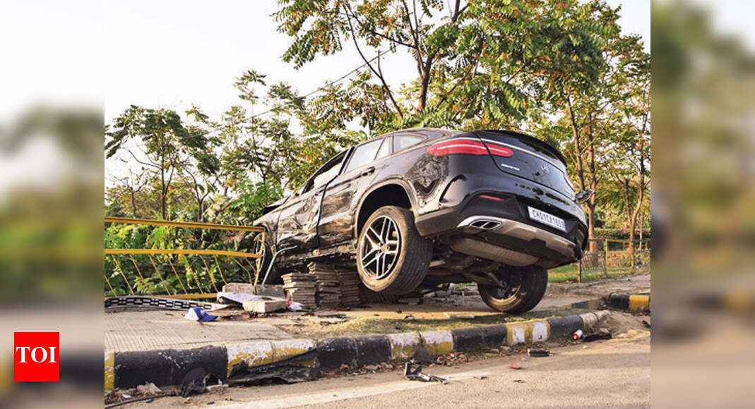 Three killed as Mercedes car hits taxi, cycle in Mohali | Chandigarh ...