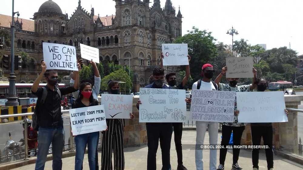 Students protest at CSMT