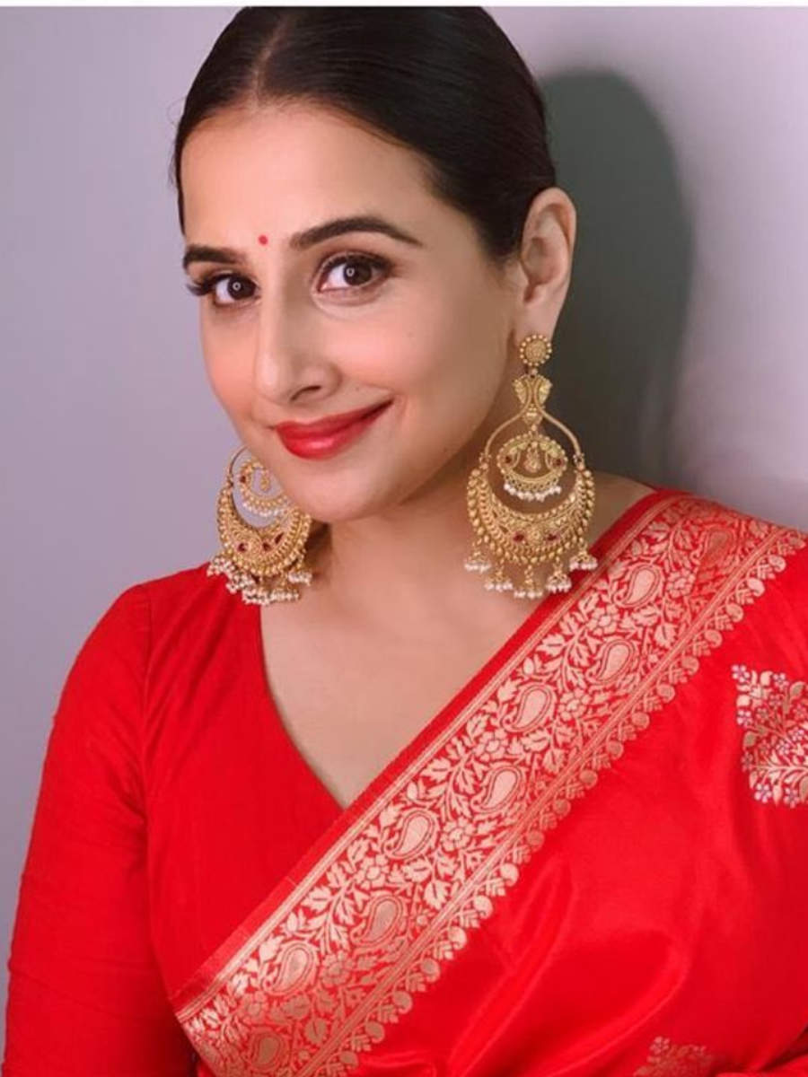 Amazing Ways To Wear Hair Buns With Traditional Sarees!