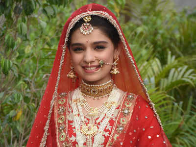 Special jewellery was brought from old Delhi and antique shops for the wedding look of Amrit in Kyun Utthe Dil Chhod Ayae