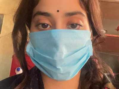 Janhvi Kapoor's hilarious reply to a fan who asked for a kiss is winning the internet