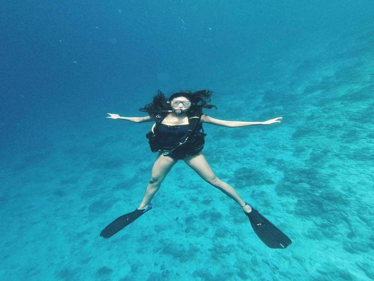 Turquoise Divers - Strike your favorite pose and we will capture it 😉  Share your underwater pics by tagging us 📸 #subwaywatersportsroatan  #subwaywatersports #diveinroatan | Facebook