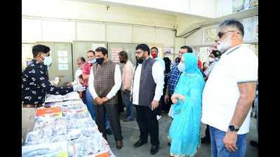 Mumbai Congress leader organises free eye checkup camp