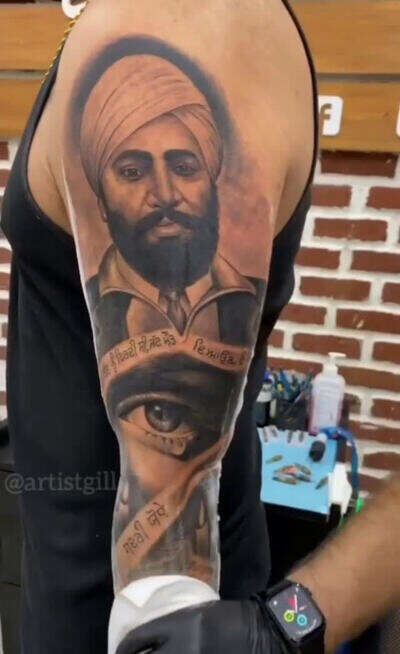 Karan Aujla gets a new and spectacular tattoo of Bhagat Singh and Udham Singh on his arm ahead of Shaheed Diwas | - Times of India Karan Aujla gets a new and spectacular tattoo of Bhagat Singh and Udham Singh on his arm ahead of Shaheed Diwas | - Times of India