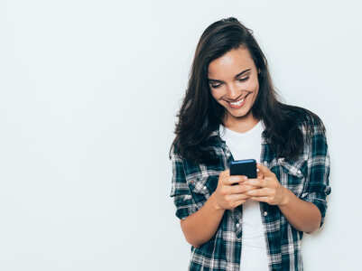 Signs if a woman really likes you, based on her texts