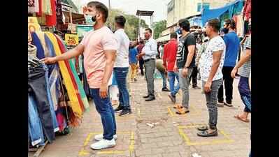 Delhi: Sarojini traders take Covid safety in their own hands