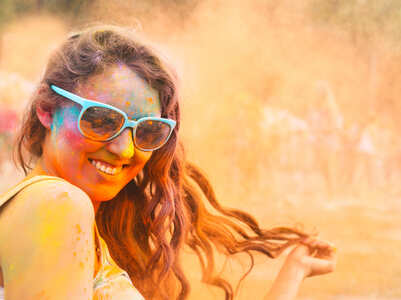 Use these oils to protect your skin from colours this Holi