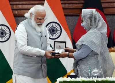Prime Minister Narendra Modi with the Prime Minister of Bangladesh Sheikh Hasina at the inauguration of the various projects in Bangladesh, in Dhaka on Saturday. (ANI Photo) Delhi Accords, Dhaka ink 5; Hasina promotes the Teesta pact | India News