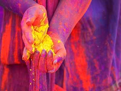 Amidst govt’s ban, Indians take up different ways to celebrate Holi virtually