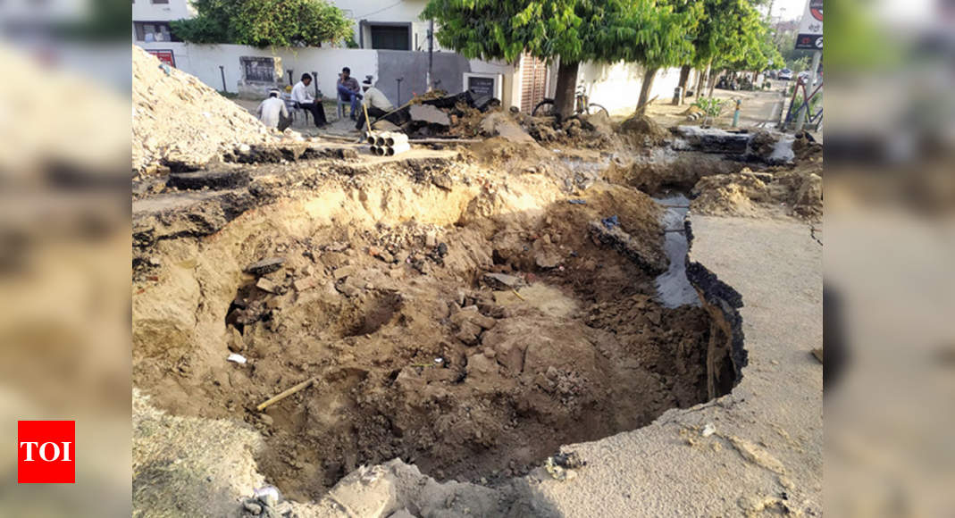 Lucknow: Deathtrap crater at Nilgiri crossing after road caves in ...