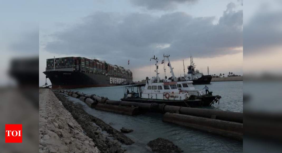 2 tugboats speed to Suez Canal as shippers avoid it