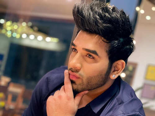 Exclusive - Paras Chhabra on being mocked in the past for baldness: There are so many Bollywood actors who have undergone hair transplant | The Times of India Exclusive - Paras Chhabra on being mocked in the past for baldness: There are so many Bollywood actors who have undergone hair transplant | The Times of India