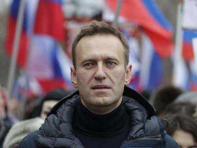 Jailed Kremlin critic Navalny asks for painkiller injections