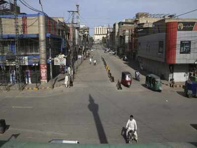 Coronavirus: Pakistan imposes partial lockdown amid spike in cases