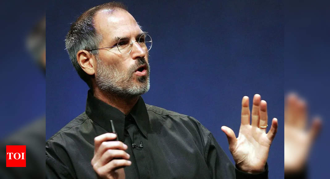 Here's what Steve Jobs warned Amazon founder Jeff Bezos about