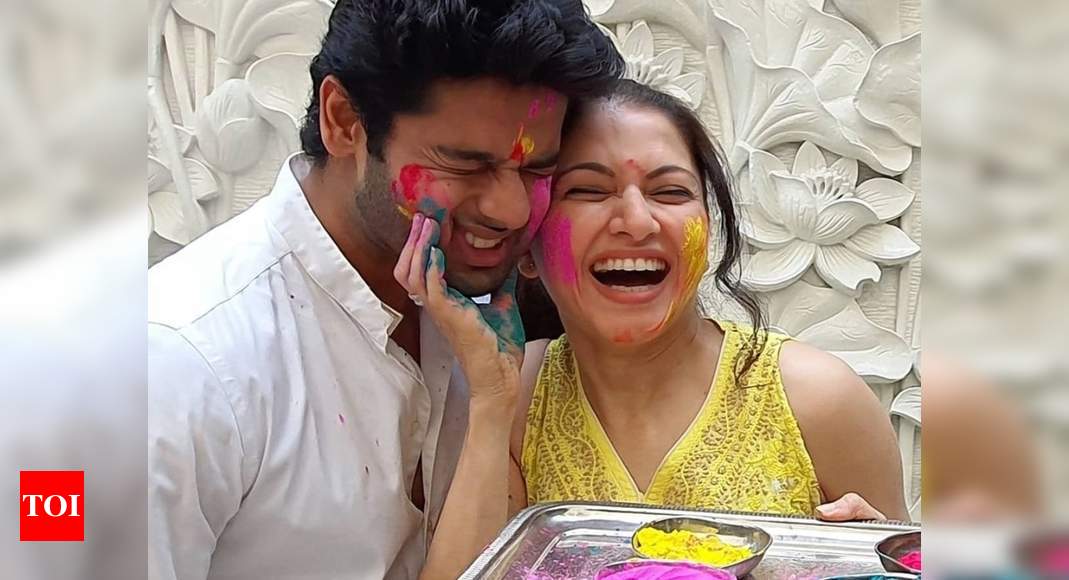 Bhagyashree celebrates Holi with Abhimanyu